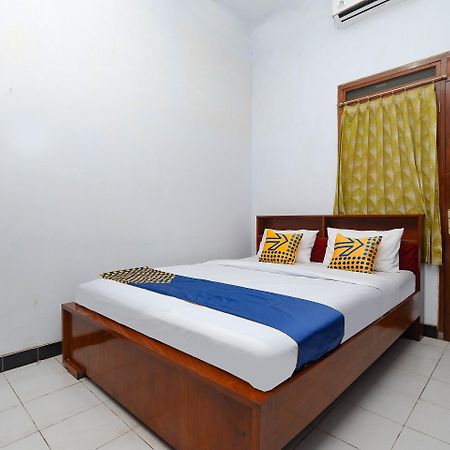 Oyo 2240 Simpang Tujuh Residence Kudus Экстерьер фото