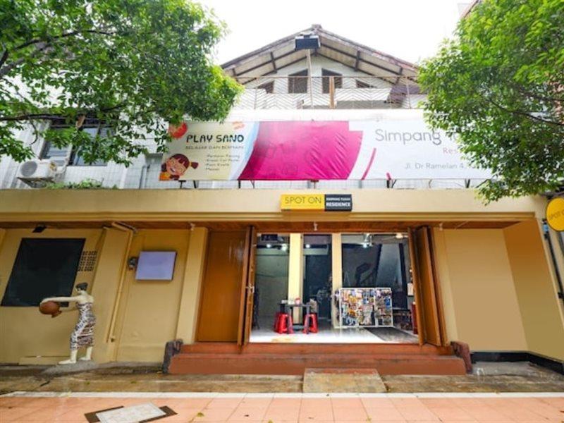 Oyo 2240 Simpang Tujuh Residence Kudus Экстерьер фото