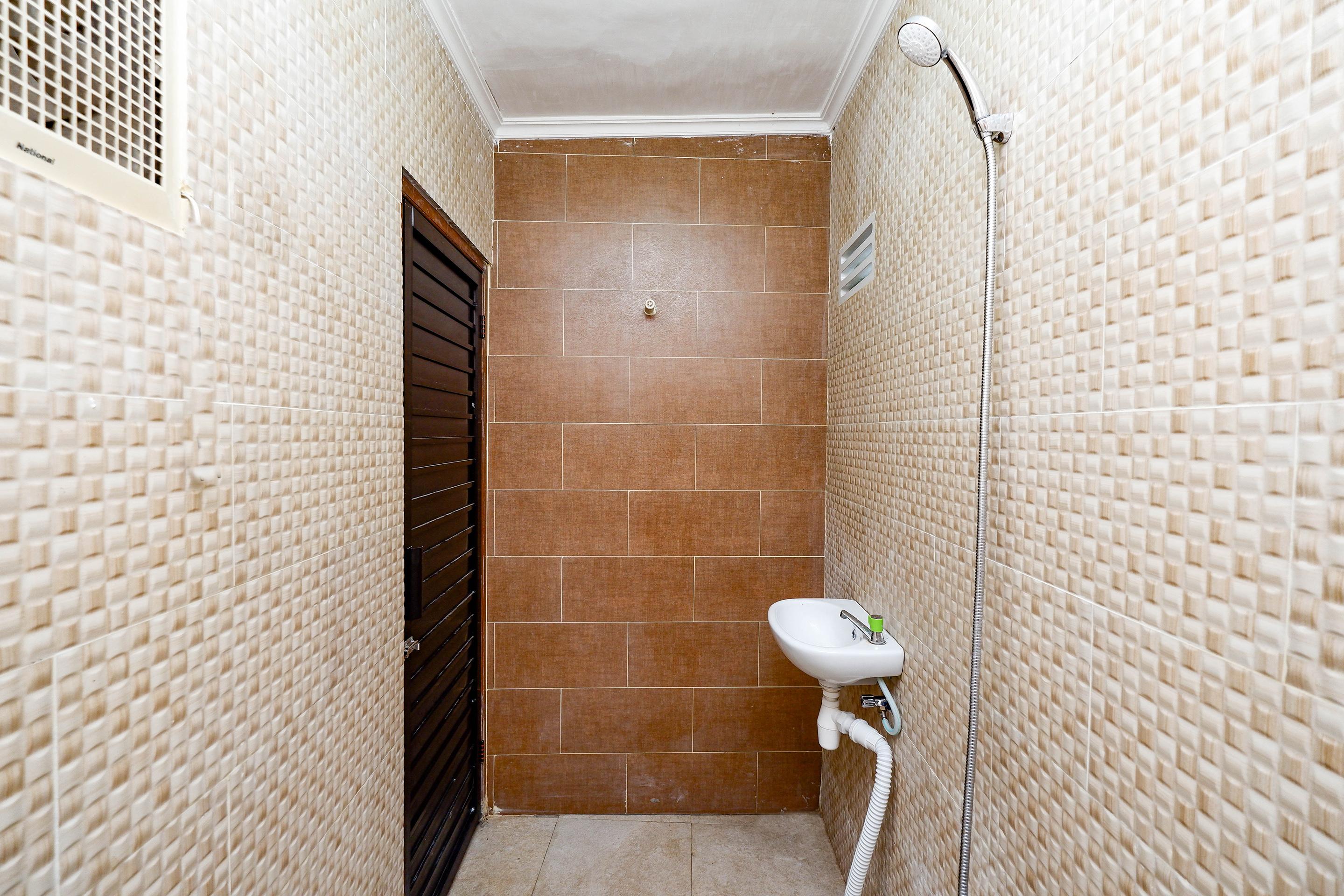 Oyo 2240 Simpang Tujuh Residence Kudus Экстерьер фото