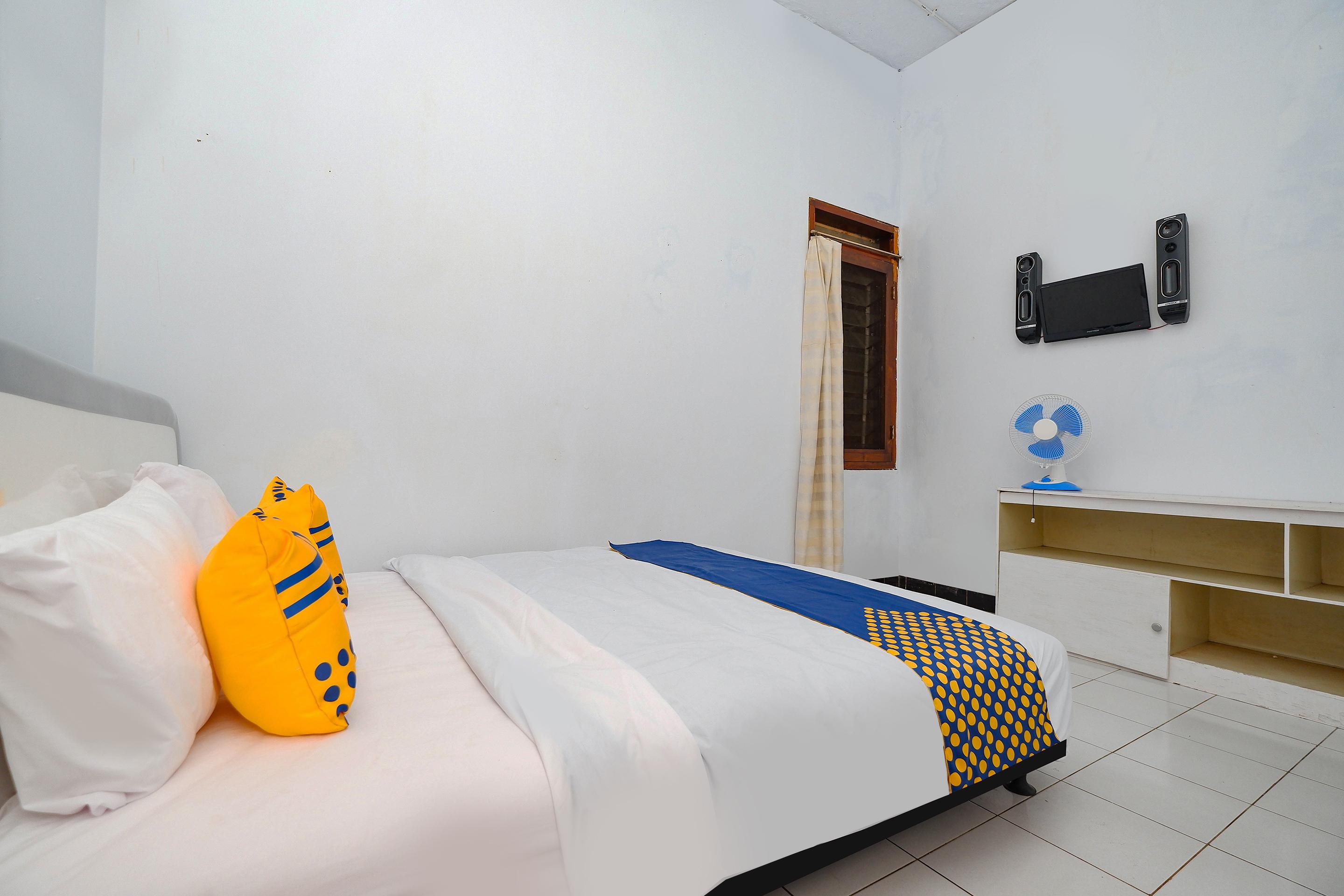 Oyo 2240 Simpang Tujuh Residence Kudus Экстерьер фото