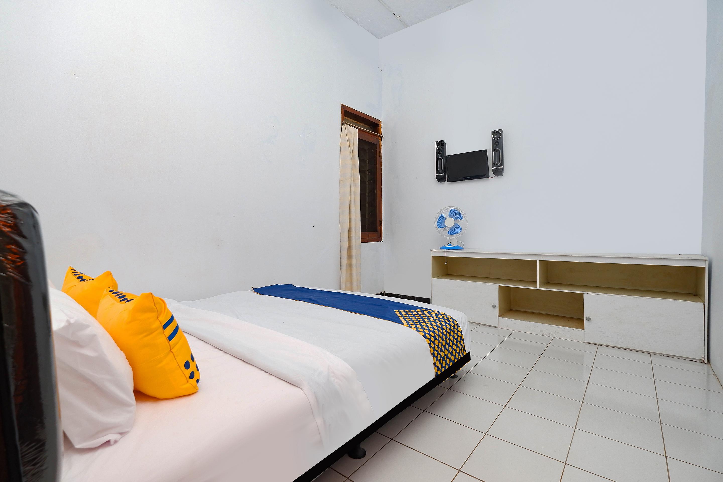 Oyo 2240 Simpang Tujuh Residence Kudus Экстерьер фото
