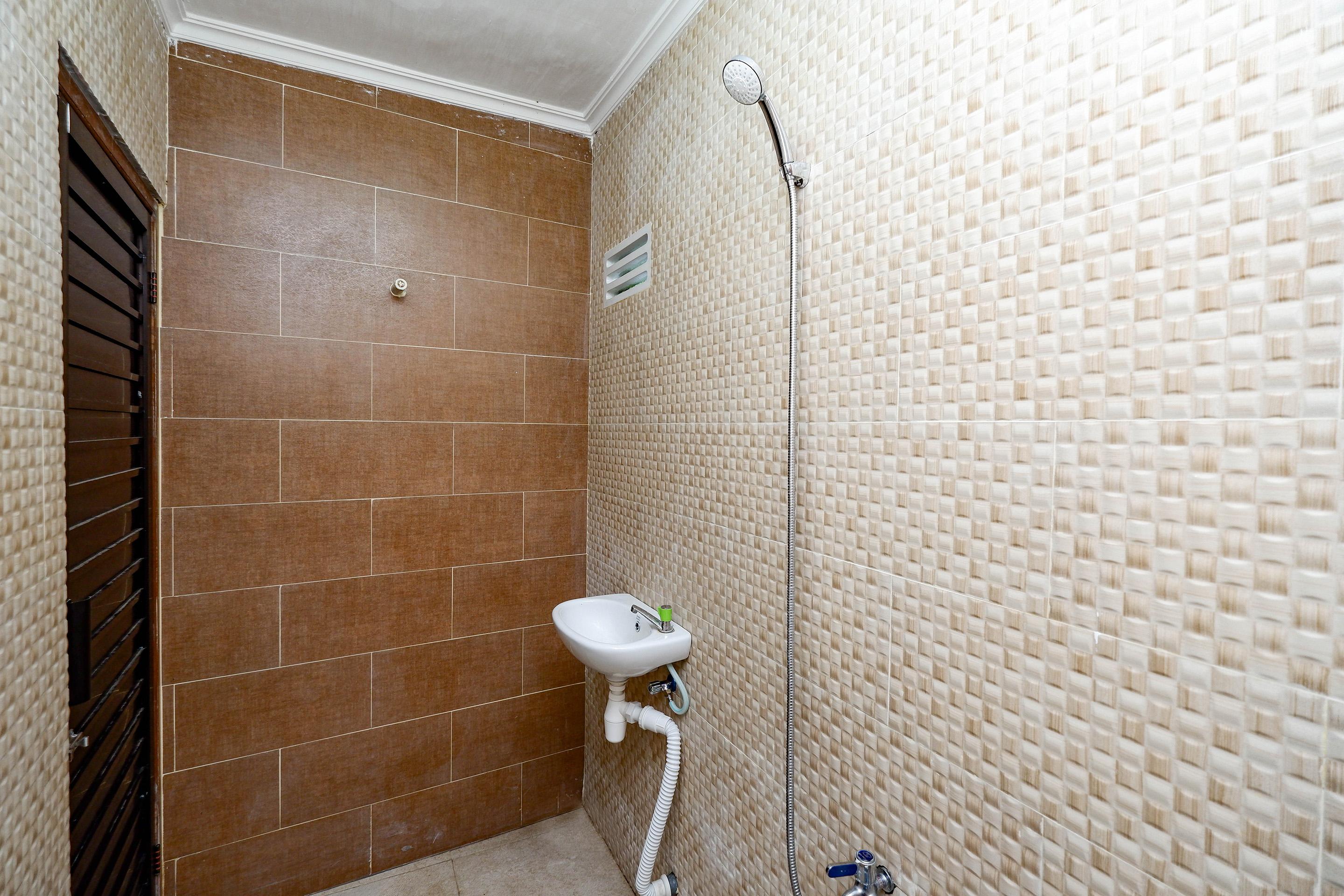 Oyo 2240 Simpang Tujuh Residence Kudus Экстерьер фото