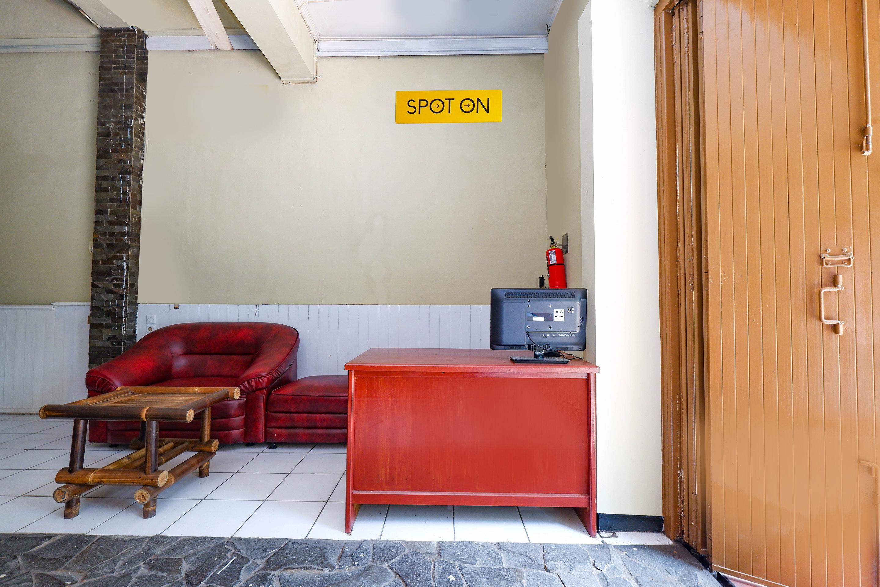 Oyo 2240 Simpang Tujuh Residence Kudus Экстерьер фото