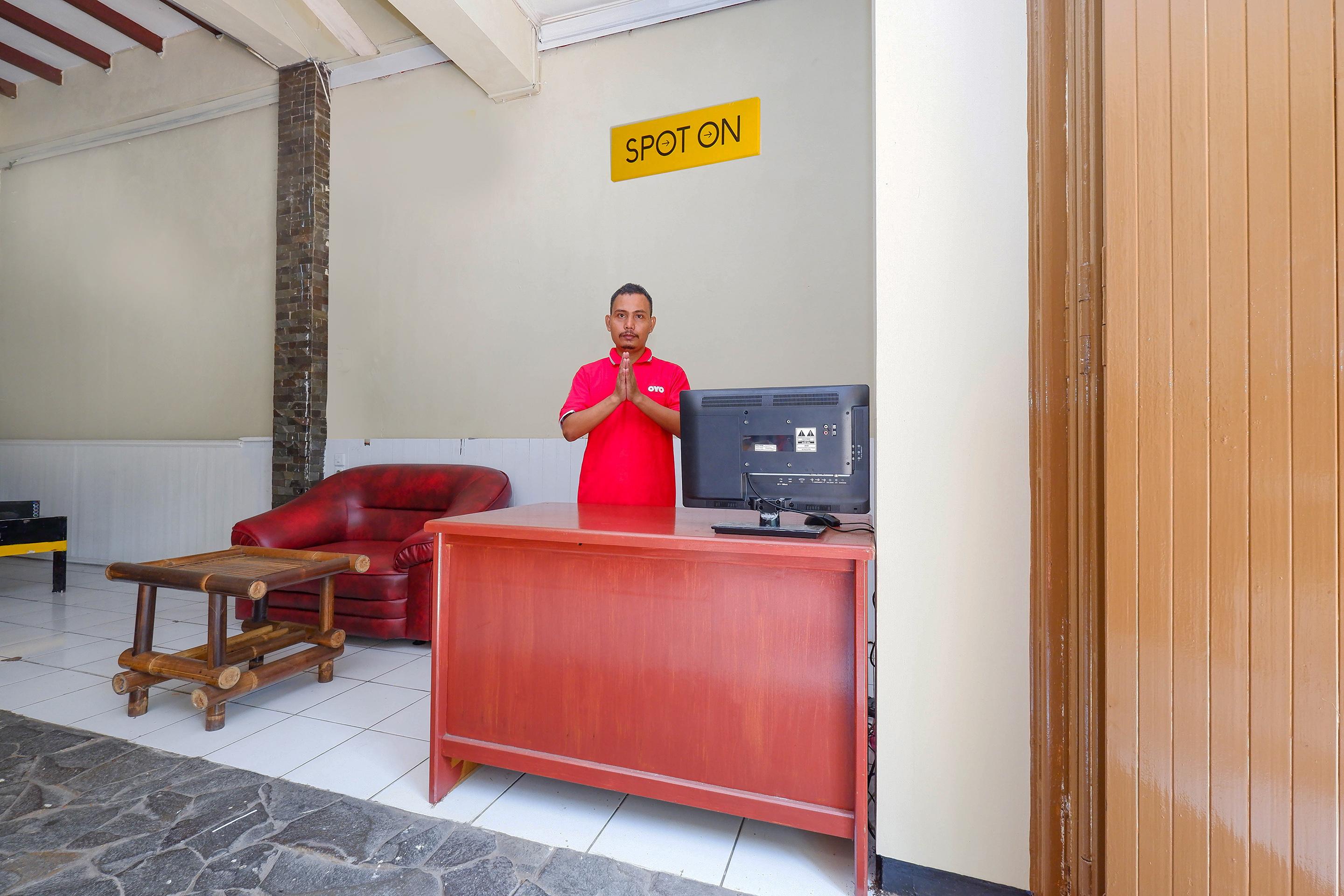 Oyo 2240 Simpang Tujuh Residence Kudus Экстерьер фото