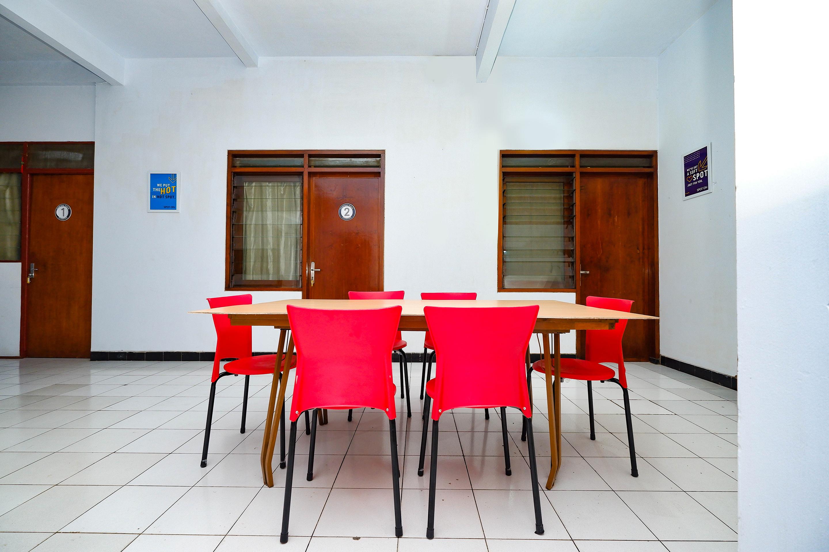 Oyo 2240 Simpang Tujuh Residence Kudus Экстерьер фото