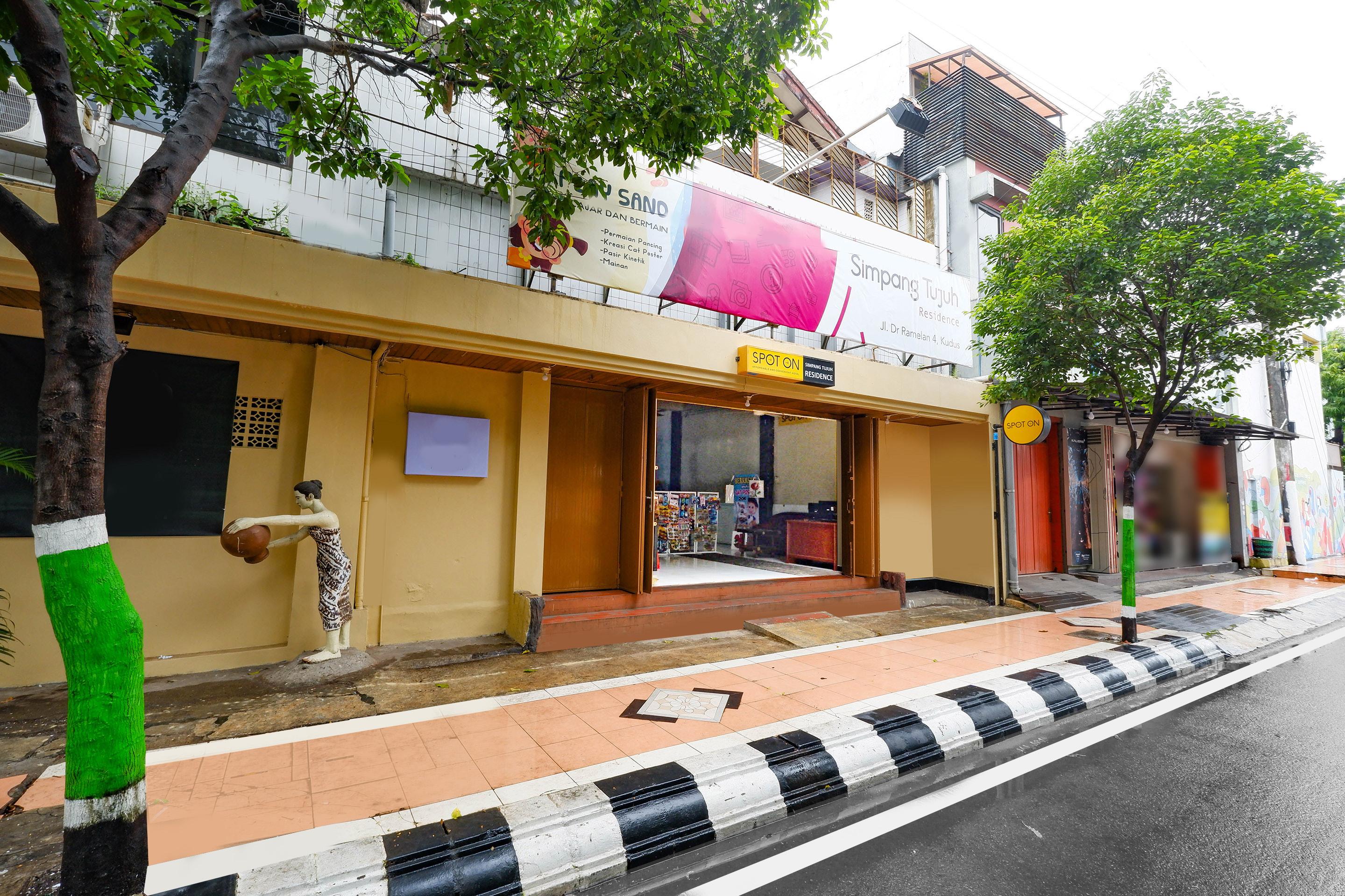 Oyo 2240 Simpang Tujuh Residence Kudus Экстерьер фото