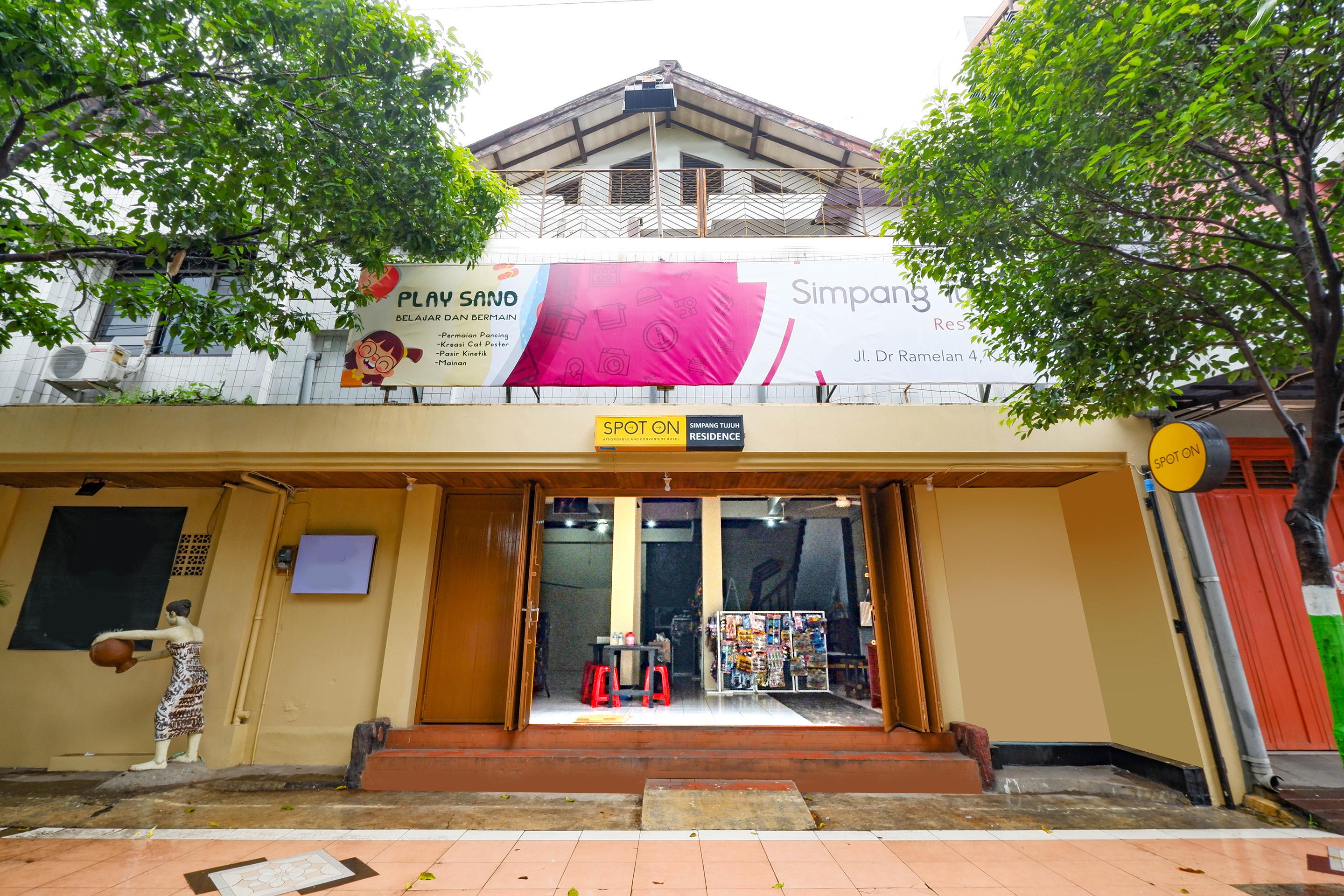 Oyo 2240 Simpang Tujuh Residence Kudus Экстерьер фото