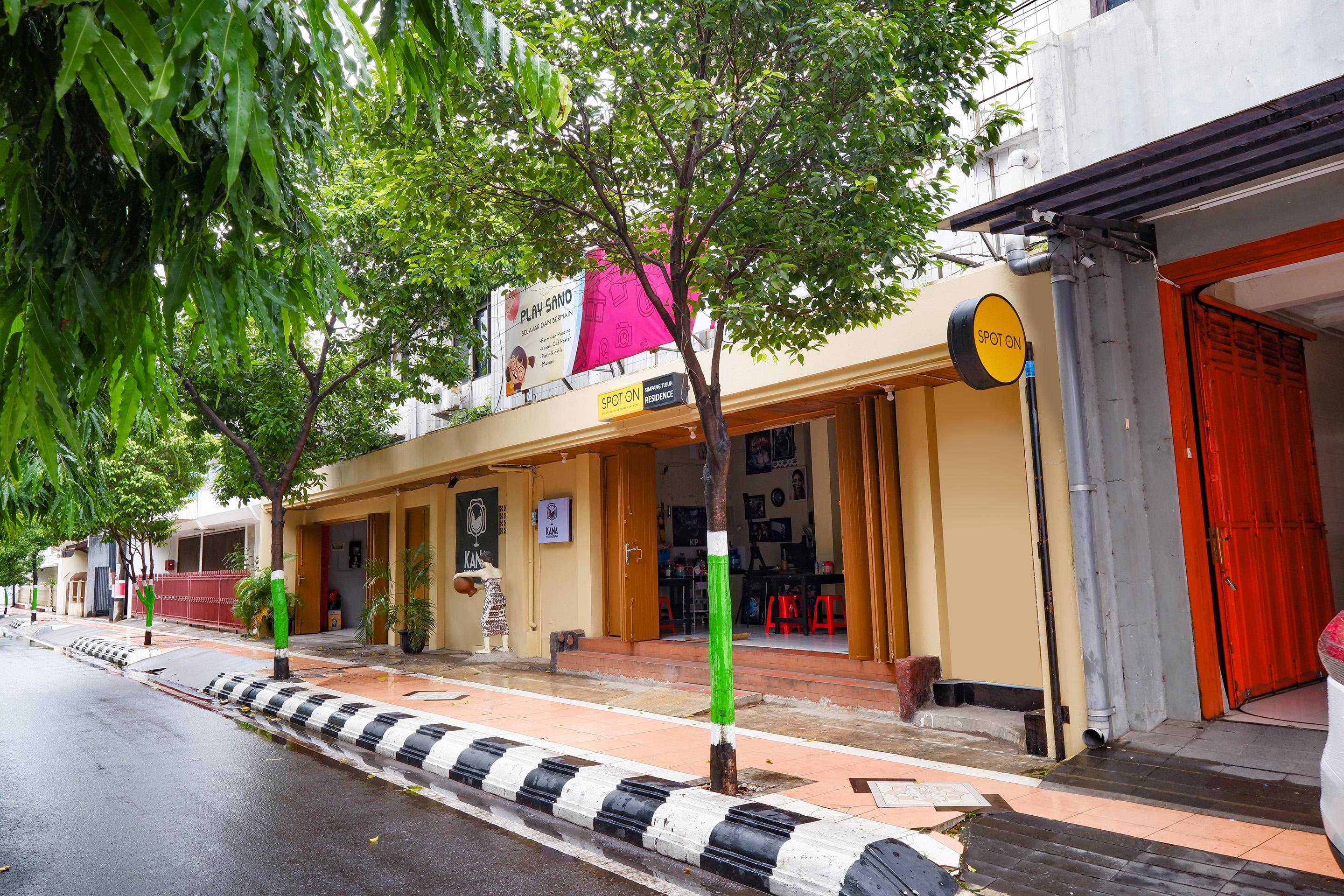 Oyo 2240 Simpang Tujuh Residence Kudus Экстерьер фото