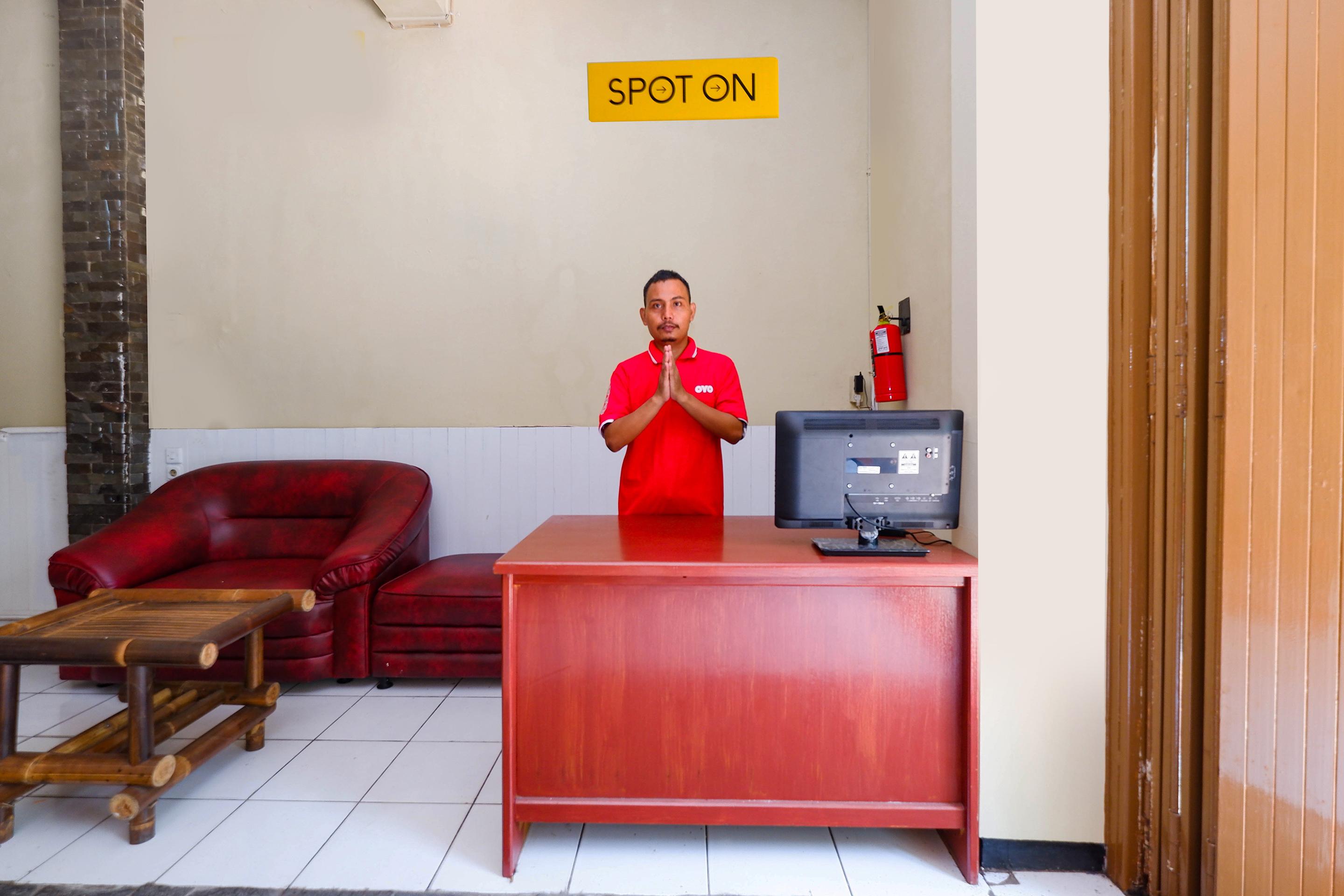 Oyo 2240 Simpang Tujuh Residence Kudus Экстерьер фото